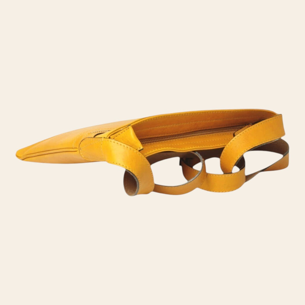 Borsa a tracolla in pelle giallo ocra con tracolla intrecciata e fondo piatto