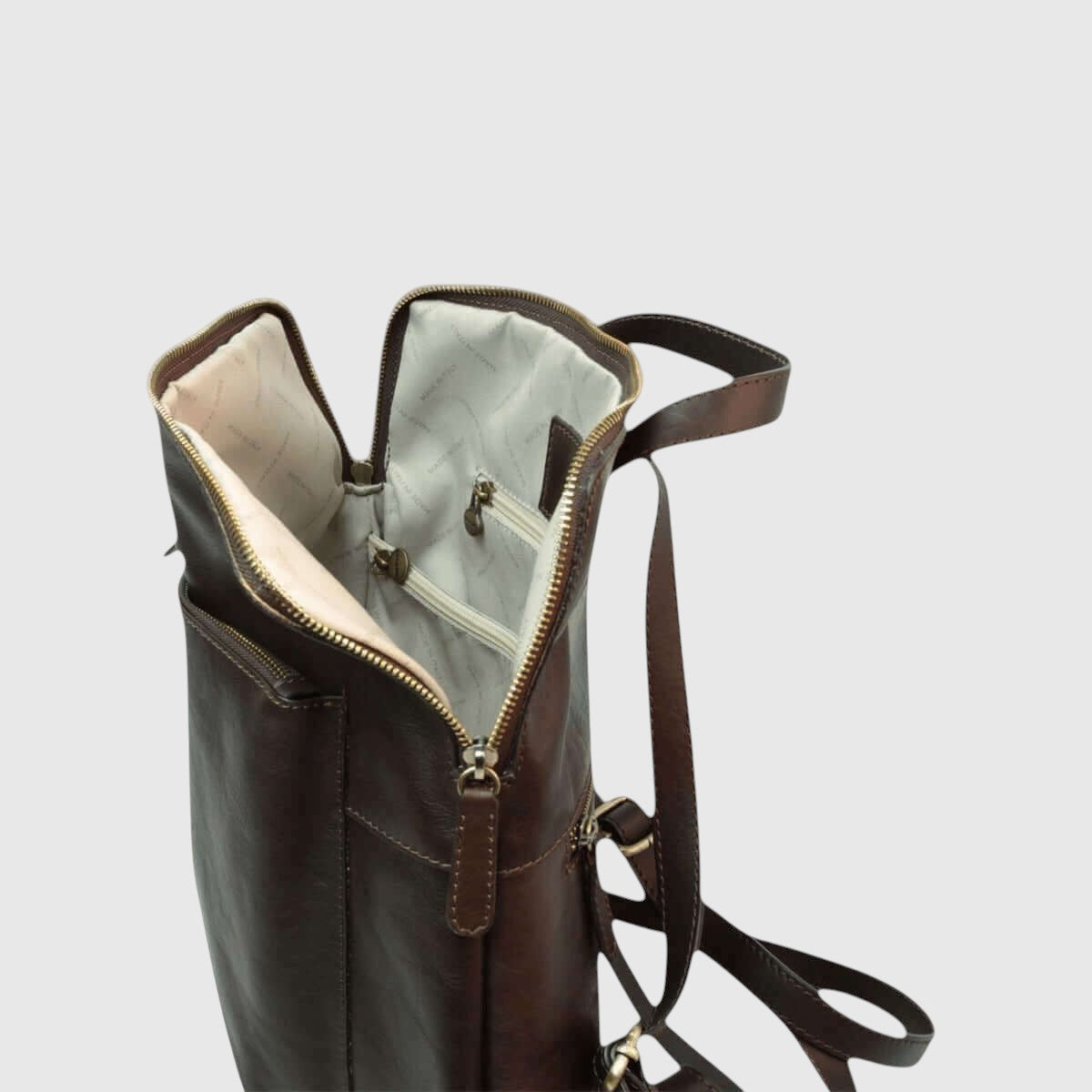 Zaino in pelle di vitello marrone scuro con apertura superiore e fodera beige