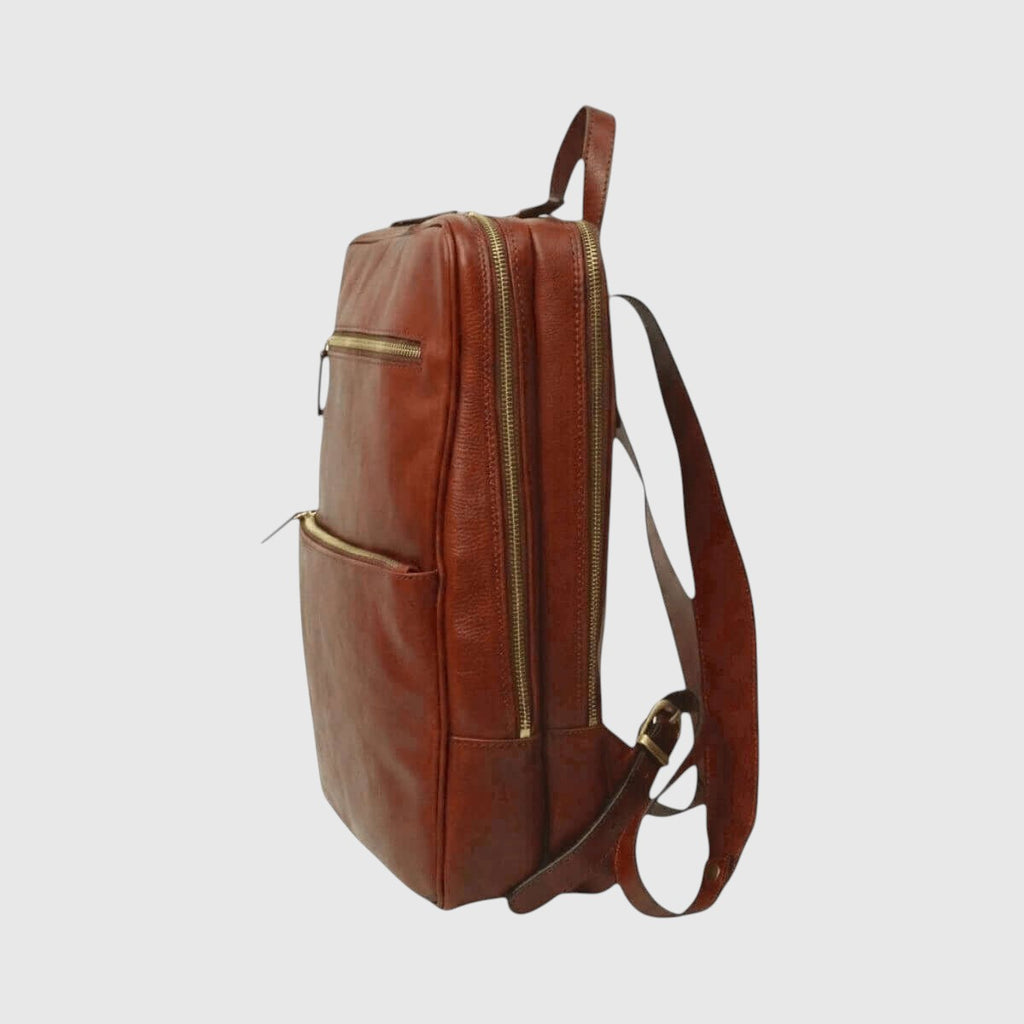 Zaino in pelle mogano con fascia trolley e zip laterale, tracolla regolabile