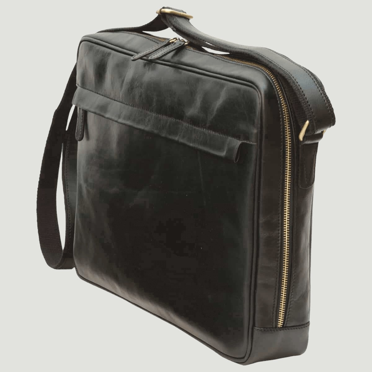 Borsa messenger in pelle nera con zip frontale e maniglia superiore