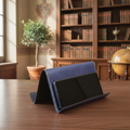 Supporto per iPad e iPhone in pelle blu cobalto, con base inclinata