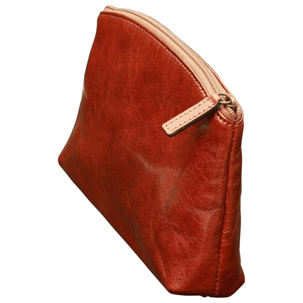 Beauty case in pelle marrone con zip e linguetta in metallo