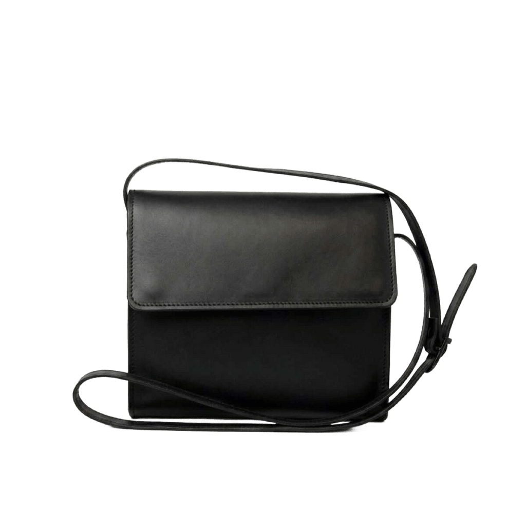 Borsa a tracolla nera in pelle con pattina e tracolla