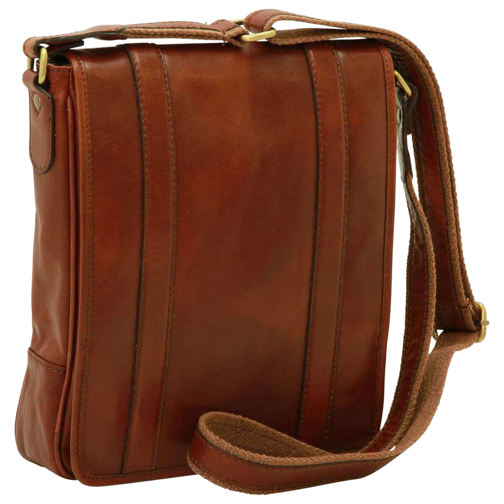 Borsa a tracolla in pelle marrone Mogano con tracolla e patta frontale
