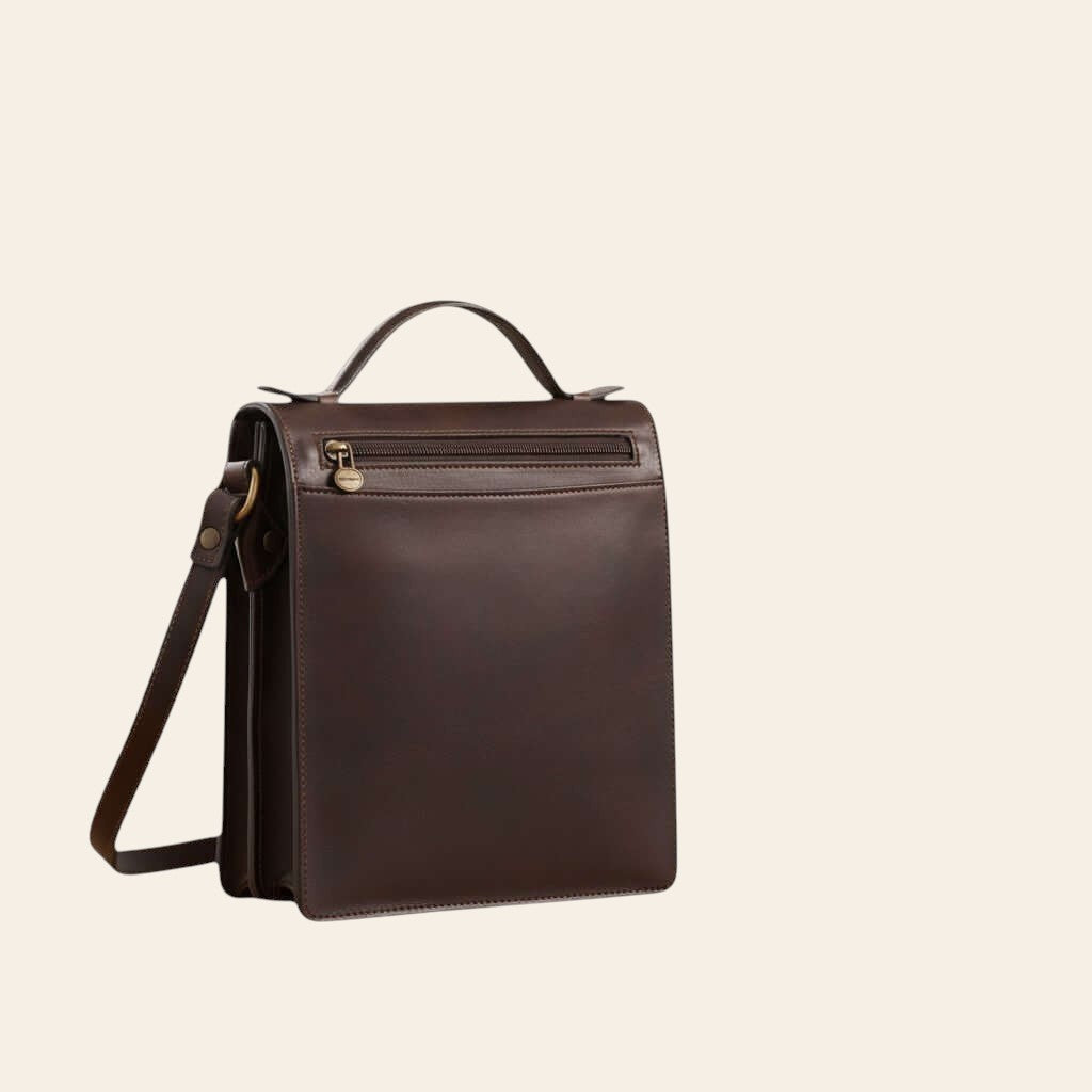 Borsa a tracolla in pelle marrone scuro con chiusura a patta e manico superiore