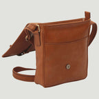 Borsa messenger in pelle marrone con patta frontale e chiusura a bottone magnetico