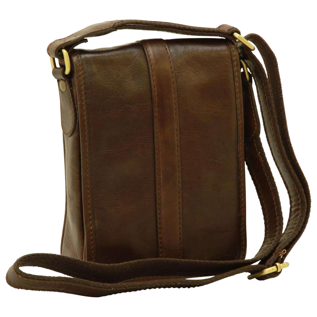 Borsa a tracolla in pelle marrone scuro con zip e tracolla regolabile