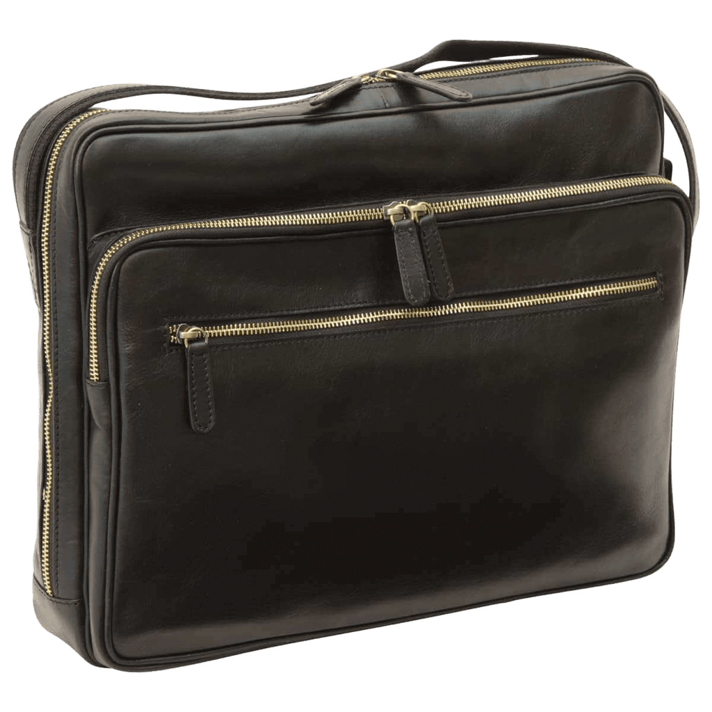 Borsa messenger in pelle nera con chiusura a zip e tasca frontale.