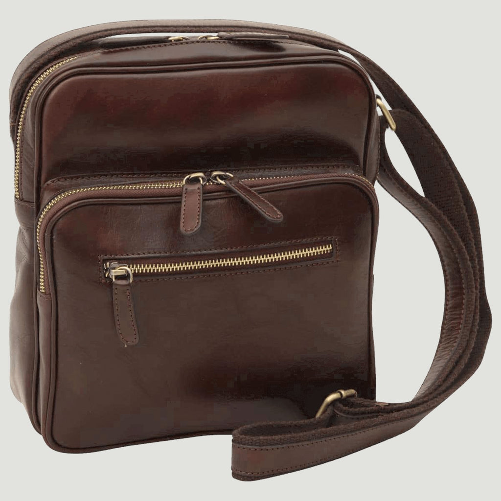 Borsa messenger piccola in pelle marrone scuro con zip e tracolla regolabile
