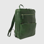 Zaino in pelle verde con zip laterale e tasca frontale, spallacci regolabili e maniglia.