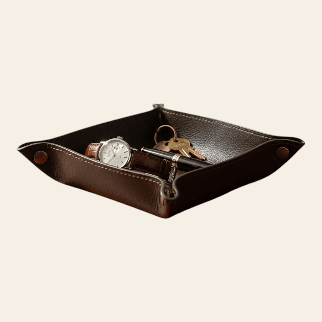 Svuotatasche in pelle marrone scuro Old Angler, vassoio con fibbie e cuciture