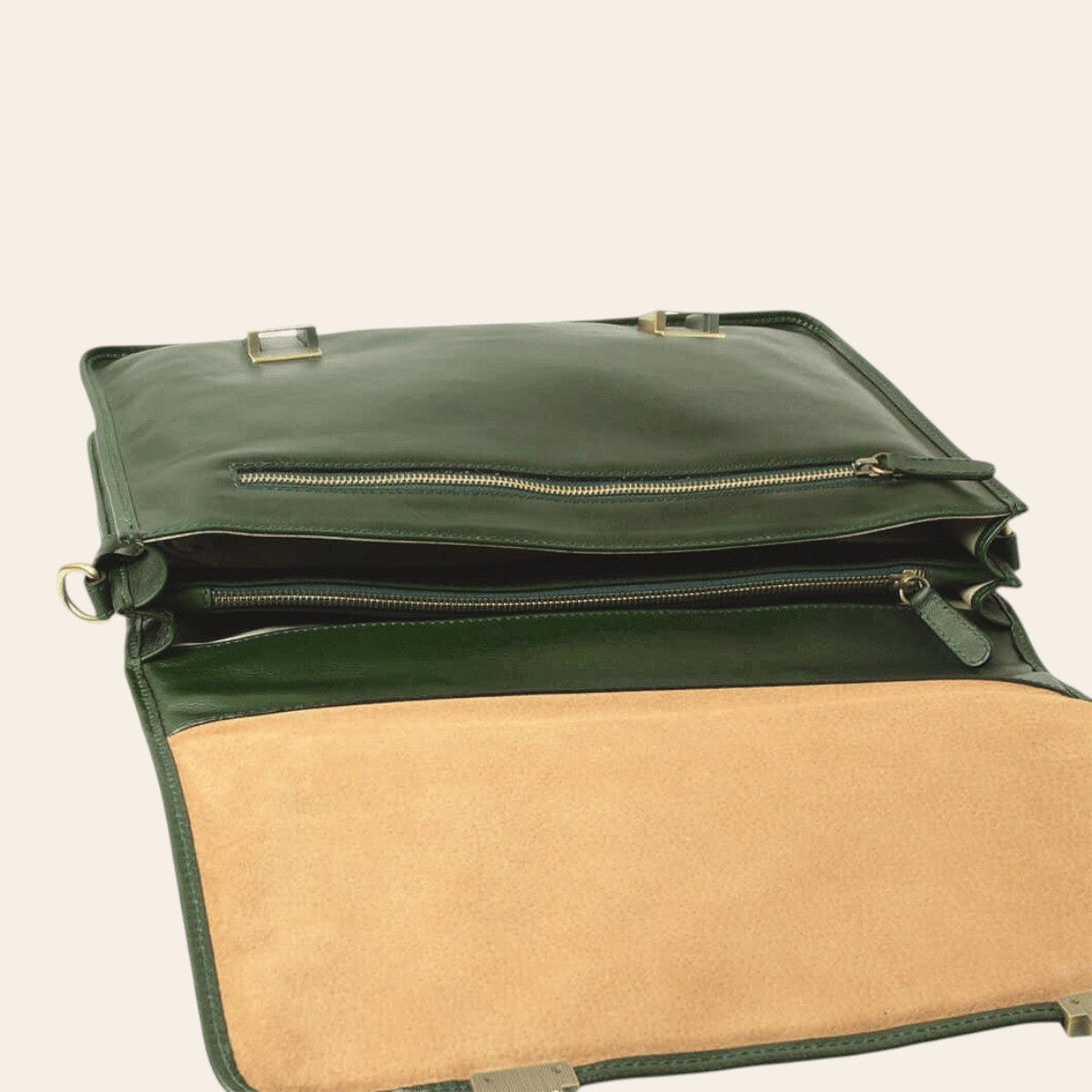 Cartella in pelle verde con chiusura a cerniera doppia e tasca interna visibile