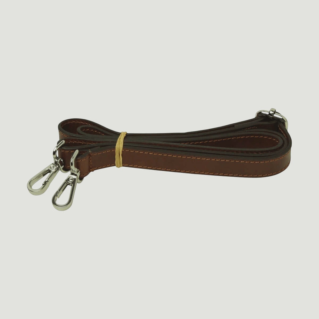 Tracolla in pelle marrone con passanti e moschettoni per borsa con zip