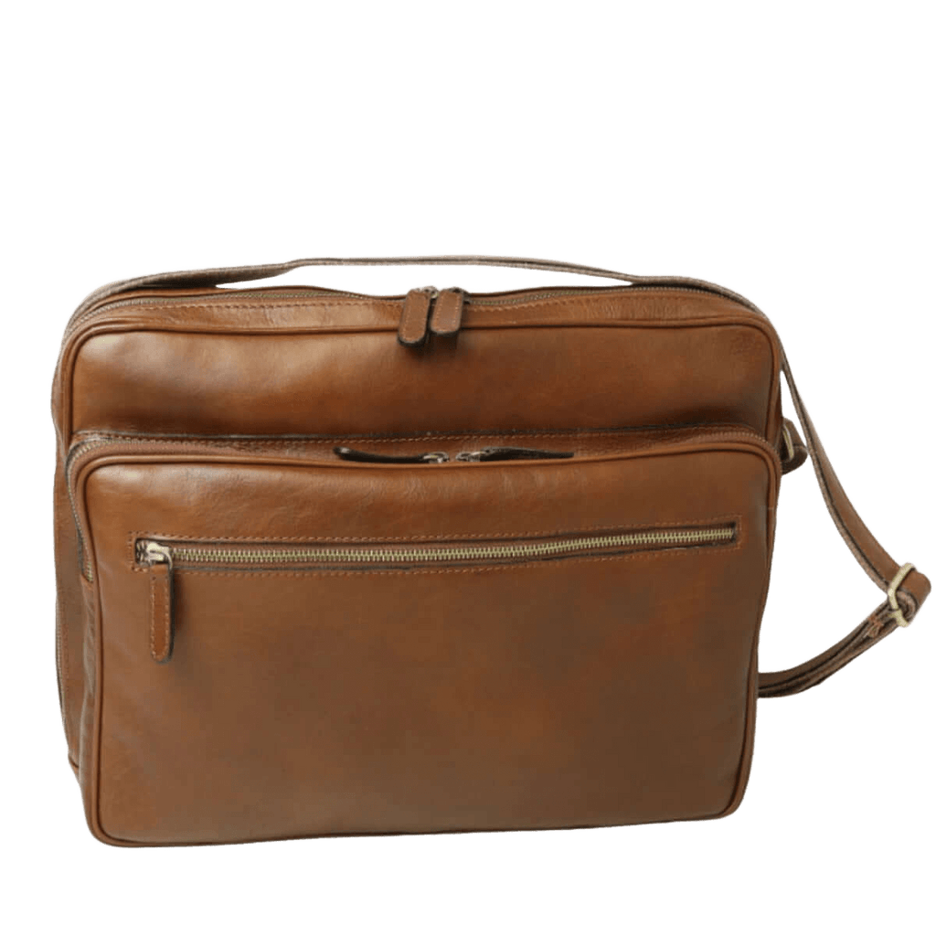 Tracolla in pelle marrone con zip frontale e patta