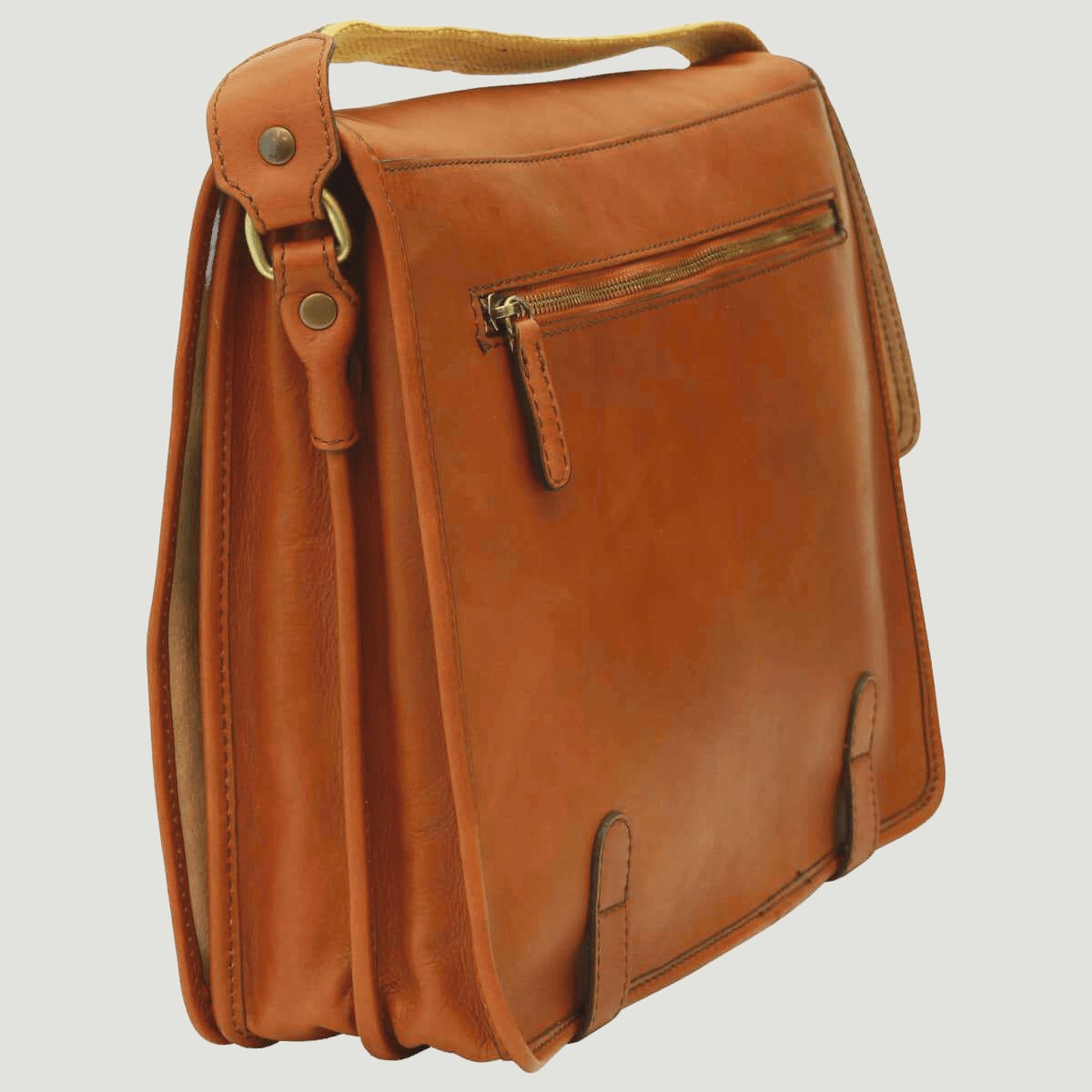 Borsa messenger cuoio in vitello nappato con fibbie laterali e tasca posteriore