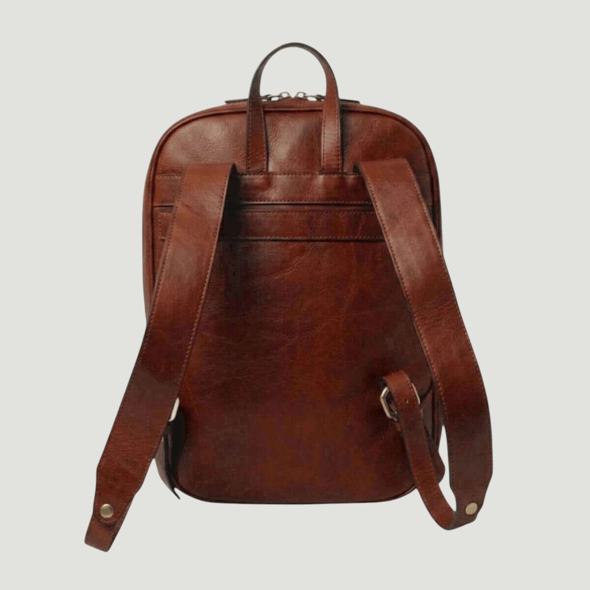 Zaino in pelle mogano con spallacci e cinghie posteriori, zip superiore in metallo