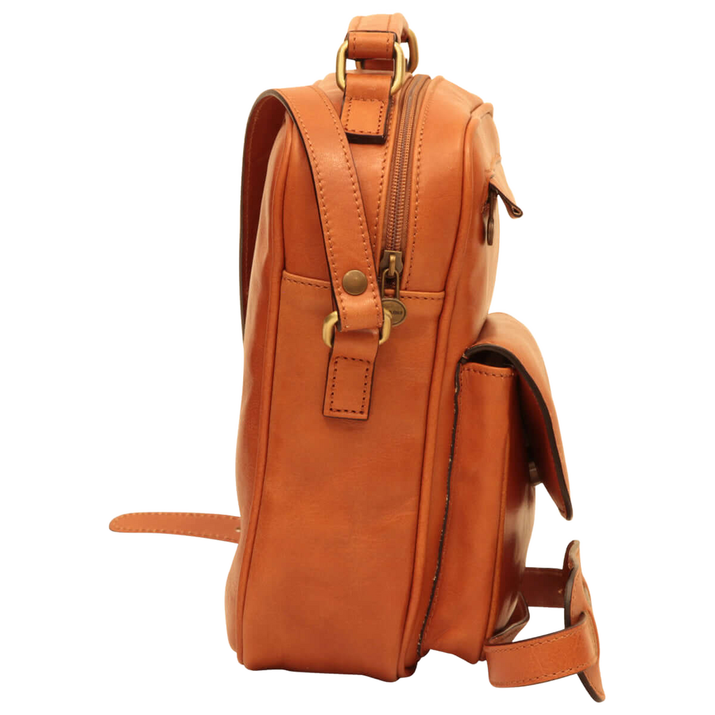 Borsa a tracolla in pelle marrone Coloniale vista laterale con cinturino frontale