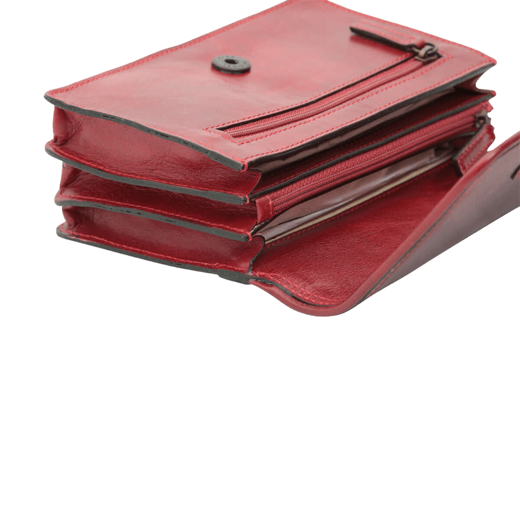 Pochette in pelle rossa con chiusura a bottone e più scomparti interni