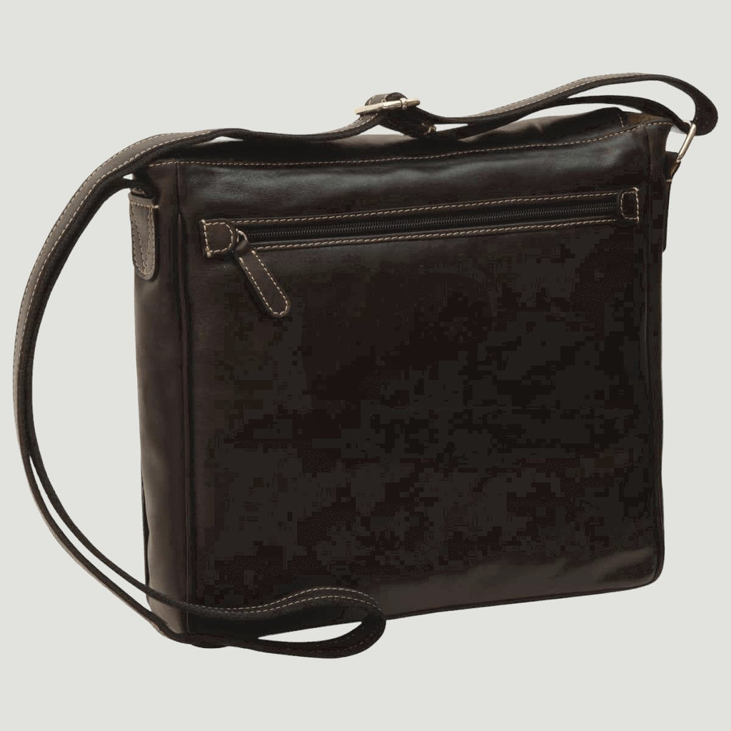 Borsa a tracolla in pelle nera con tasca frontale a zip e tracolla