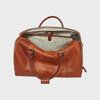 Borsa da viaggio in pelle pieno fiore cuoio, vista interna con fodera chiara e tasche.