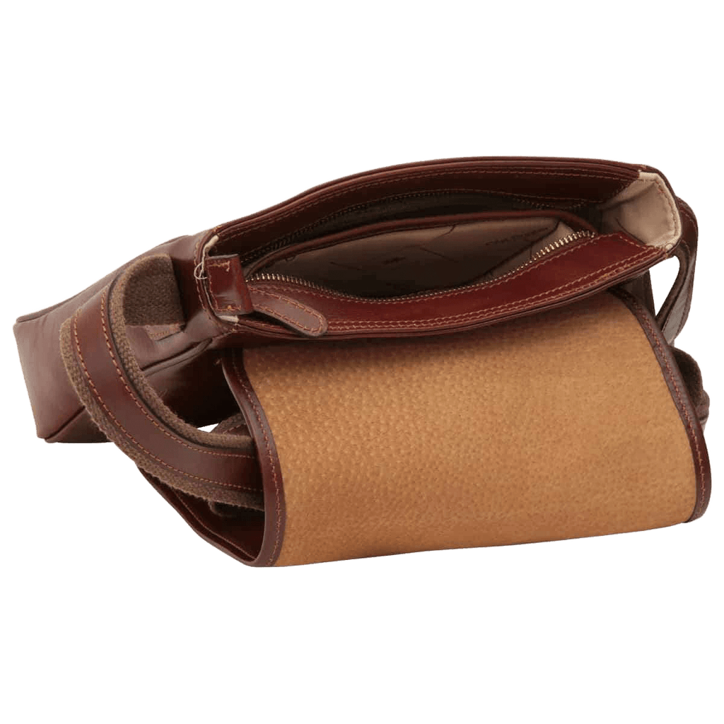Borsa messenger marrone aperta: interno foderato e bordo con fibbia.