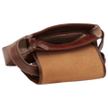 Borsa messenger marrone aperta: interno foderato e bordo con fibbia.