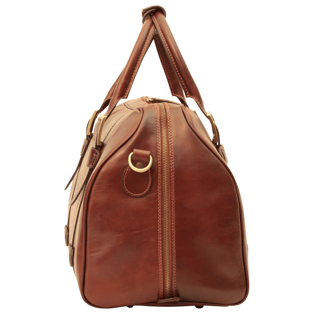 Borsone da viaggio in pelle marrone con tracolla ad anello e zip centrale