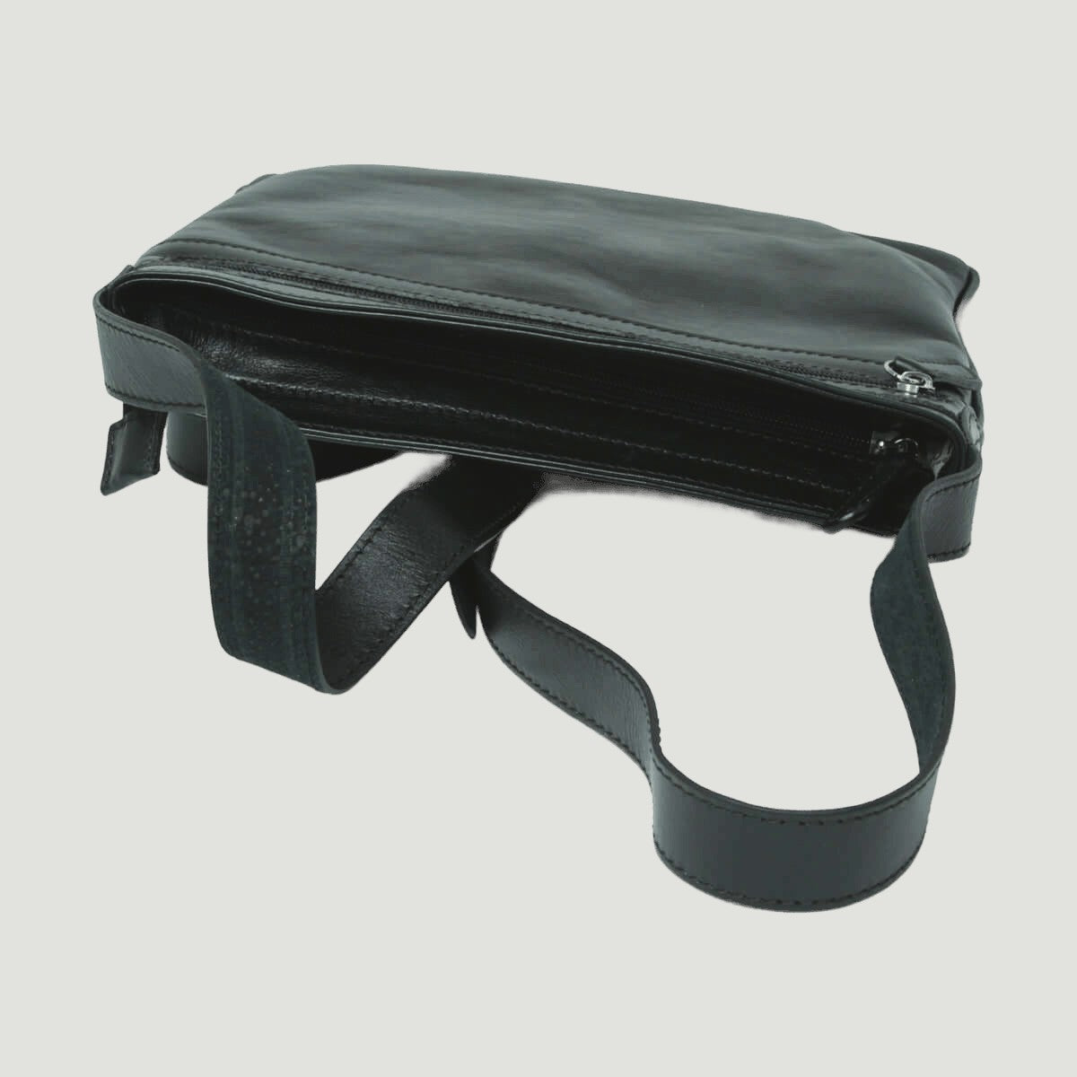 Borsa a tracolla in pelle nera grande con zip e tracolla regolabile