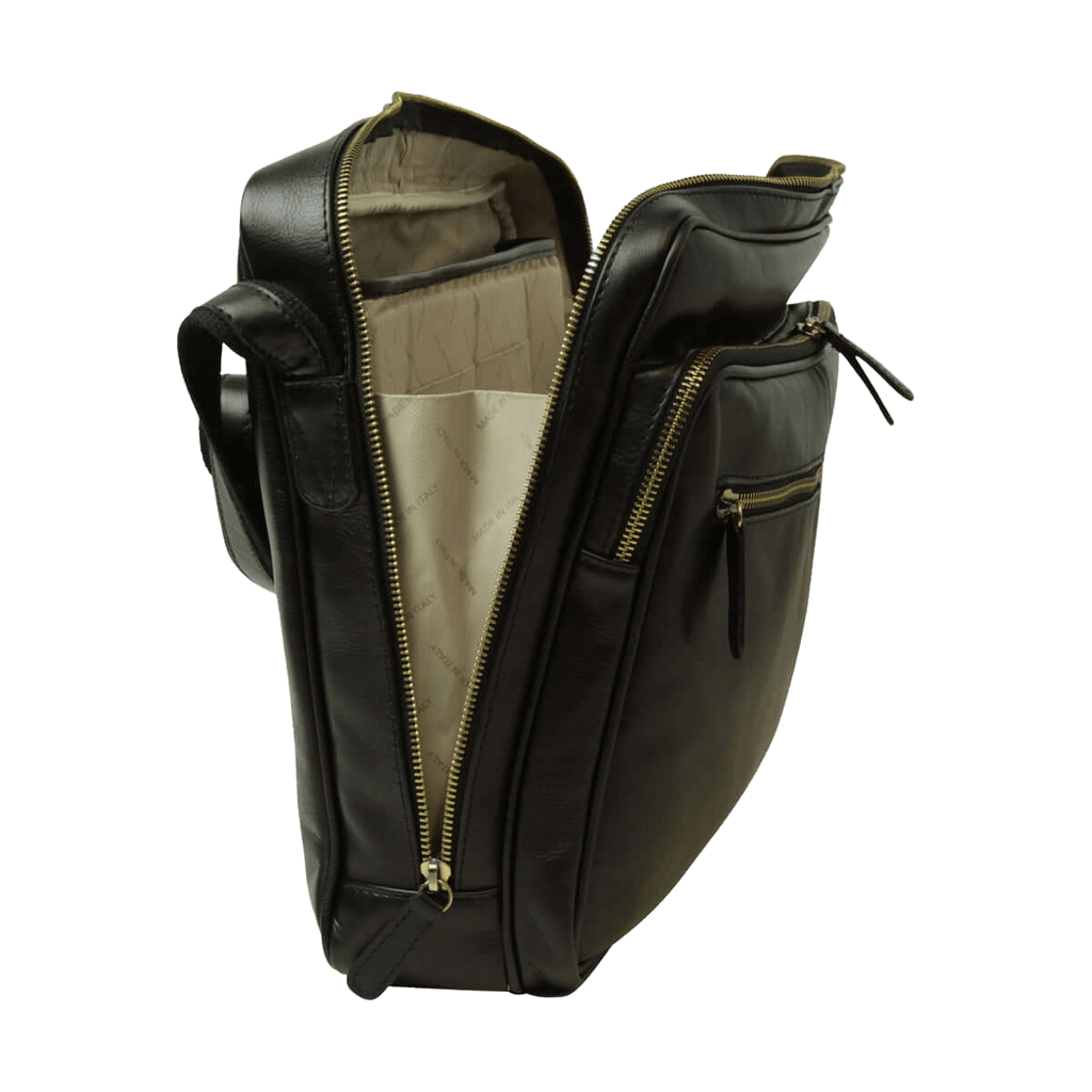 Borsa messenger in pelle nera con interno chiaro e doppia tasca a zip.