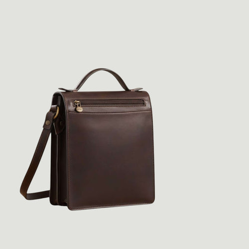Borsa a tracolla in pelle marrone scuro con tracolla e patta frontale