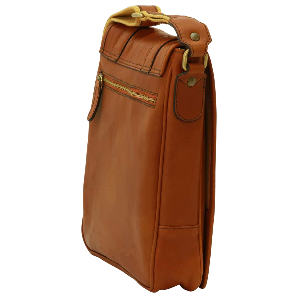 Borsa messenger in pelle cognac laterale con passante e chiusura a bottone