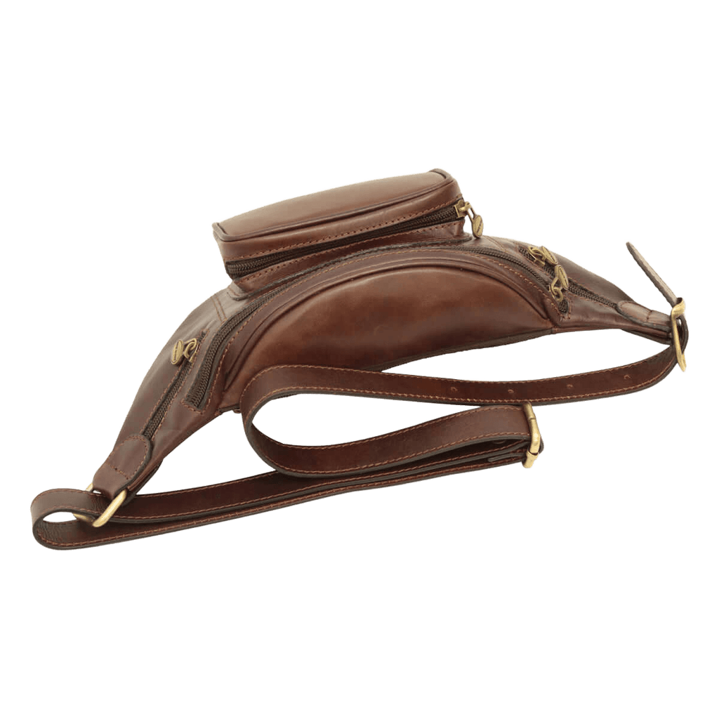 Marsupio in pelle marrone con tracolla e pattina frontale con fibbie