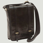 Borsa messenger in pelle di vitello nera con lembo frontale e dettagli in metallo