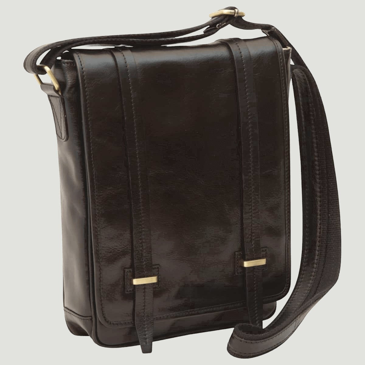 Borsa messenger in pelle di vitello nera con lembo frontale e dettagli in metallo