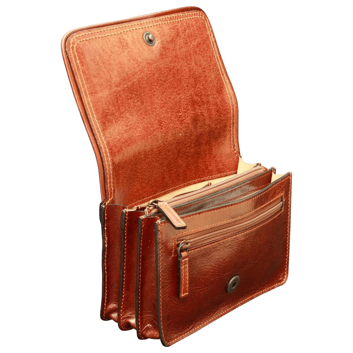 Pochette in pelle marrone aperta, patta con bottone e cerniera doppia