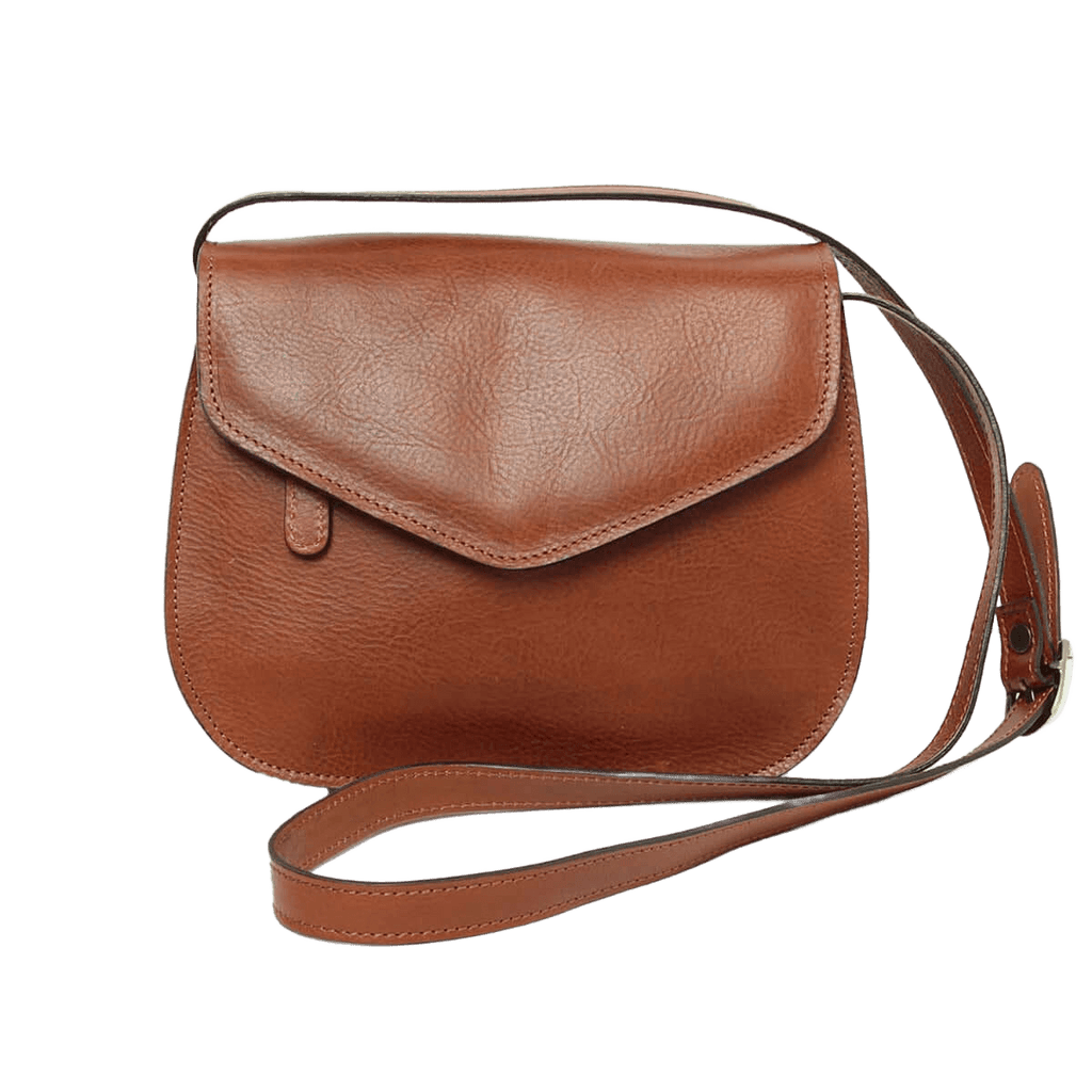 Borsa a tracolla in pelle color teak con pattina e tracolla regolabile.