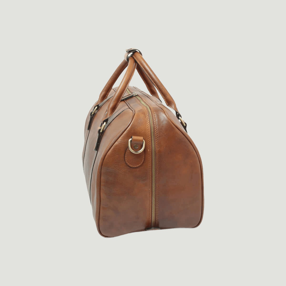 Borsa da viaggio in pelle castagna vista laterale con zip e manico superiore