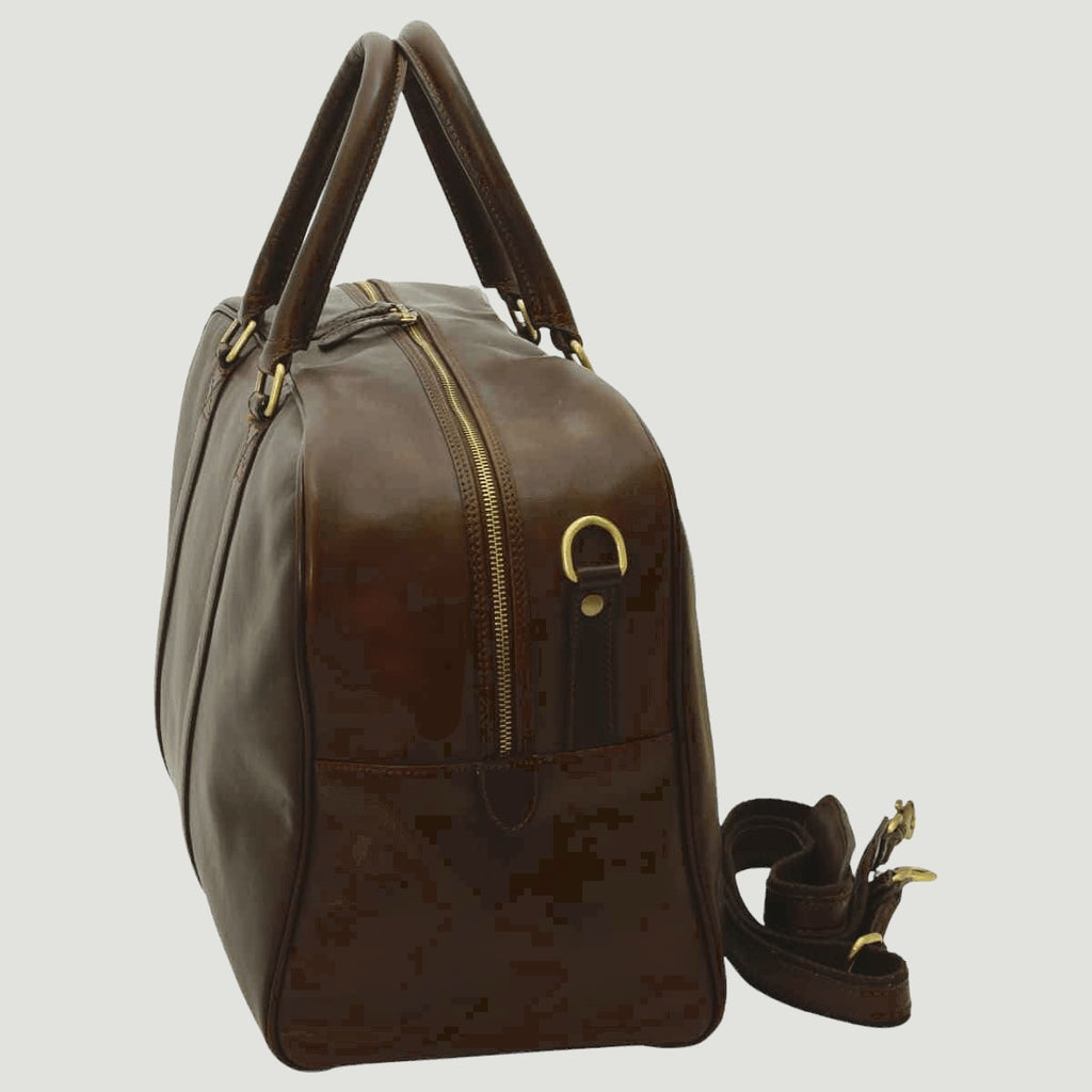 Borsone in pelle marrone scuro con zip, manici doppi e tracolla con passante