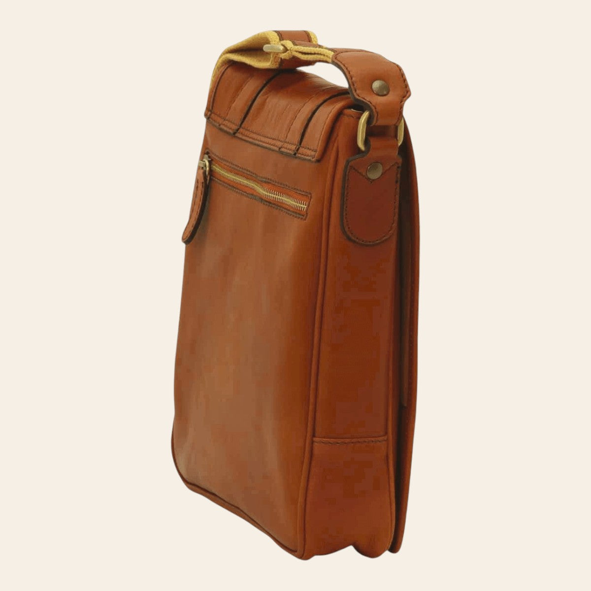 Borsa messenger in pelle conciata al vegetale cuoio, patta superiore e fibbie