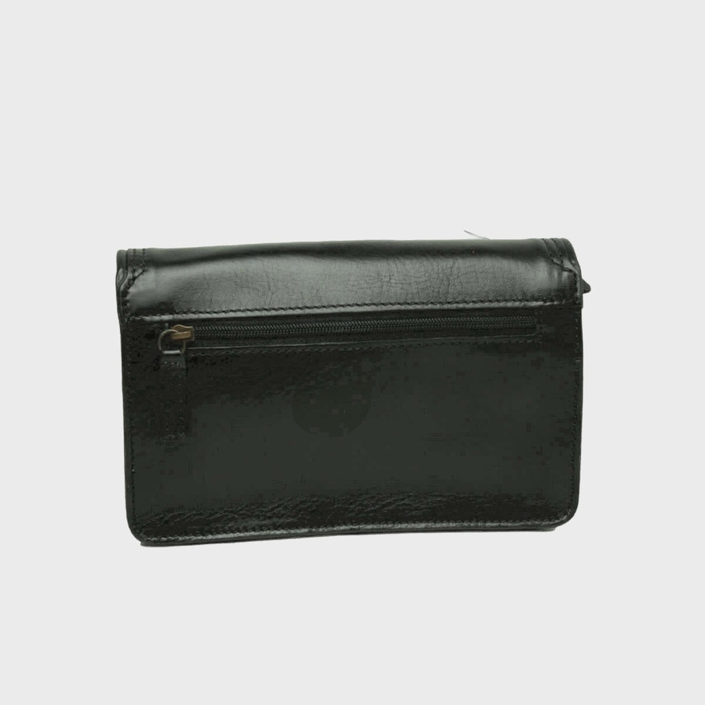 Pochette in pelle nera con tasca frontale e zip superiore, vista laterale