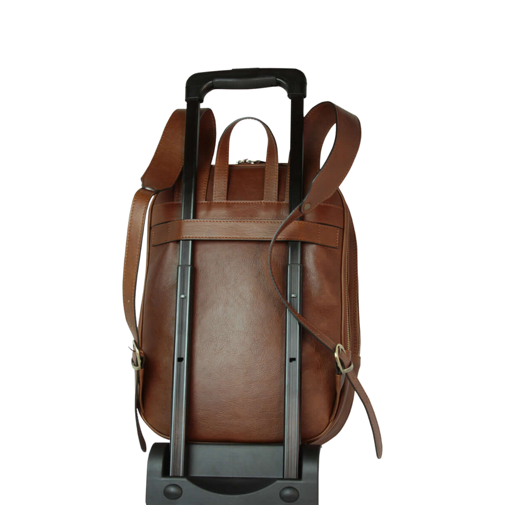 Zaino per laptop castagna con fascia per trolley e manici posteriori imbottiti.