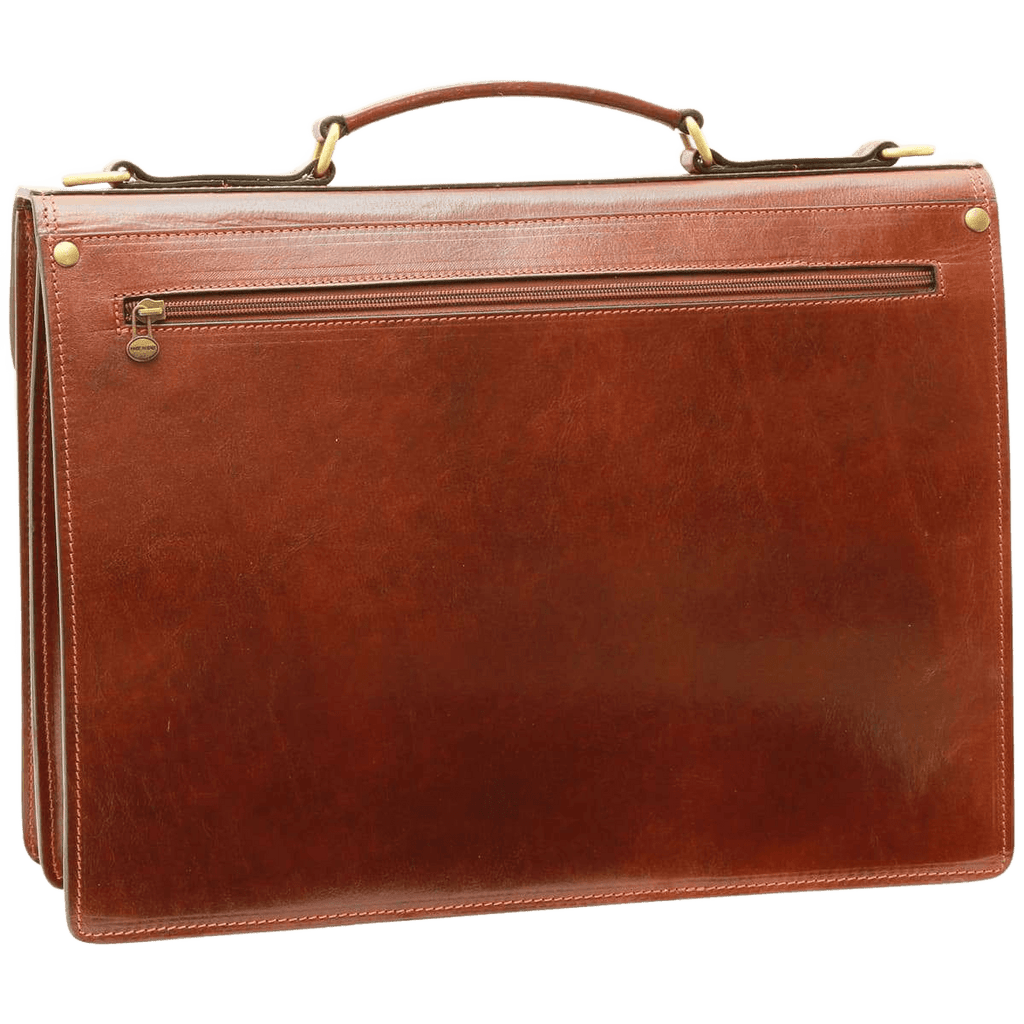 Borsa in pelle marrone con tracolla, pannello frontale e zip superiore.
