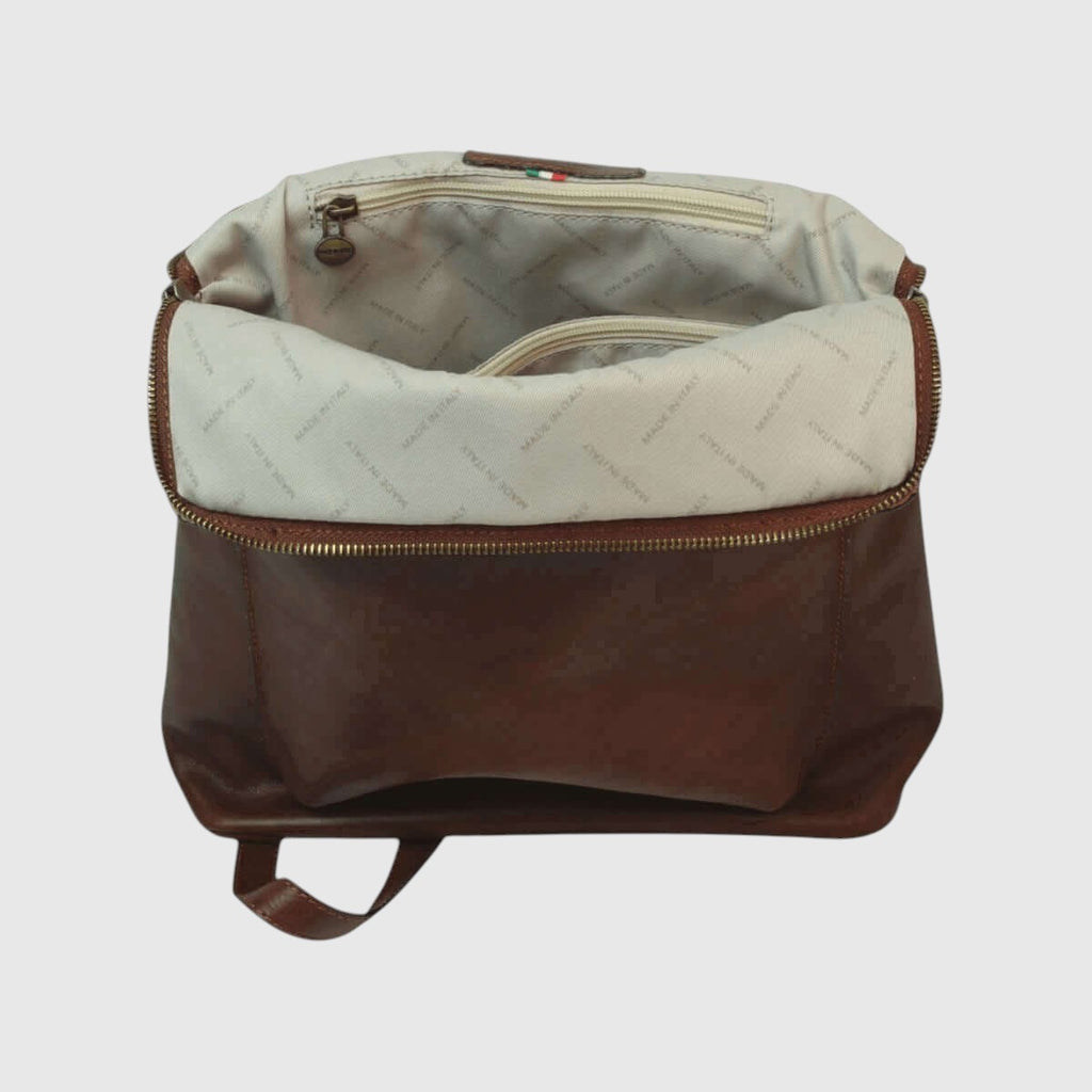 Zaino in pelle marrone con interno chiaro e fodera con tasca a zip
