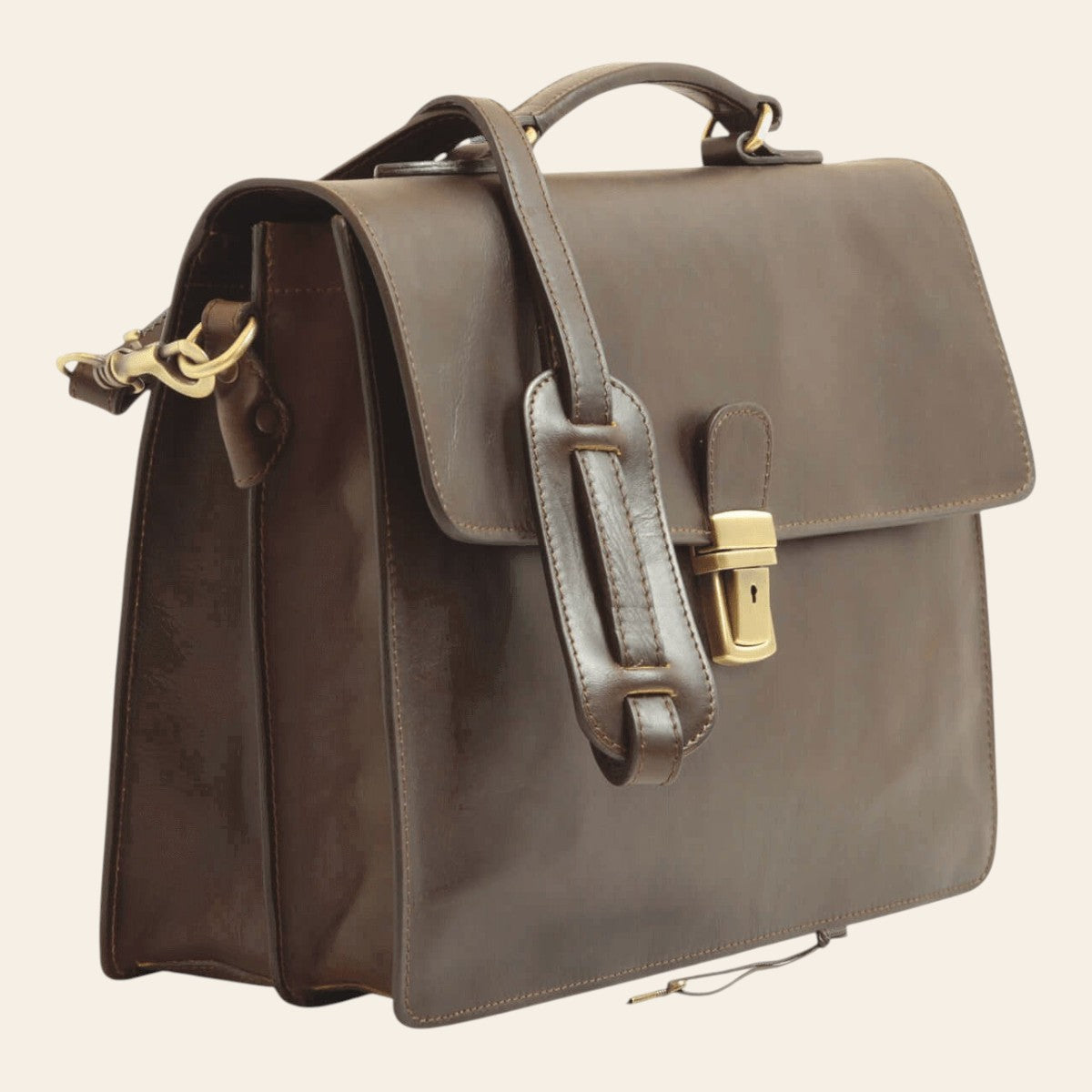 Borsa porta laptop in pelle marrone scuro con tracolla regolabile e fibbia frontale