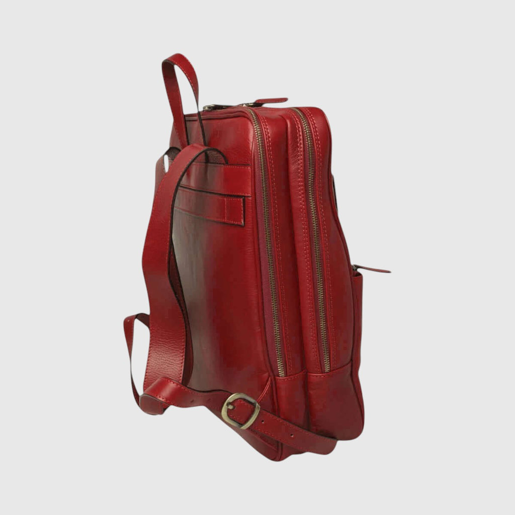 Zaino rosso in pelle di vitello sul retro con zip verticale e tracolla posteriore