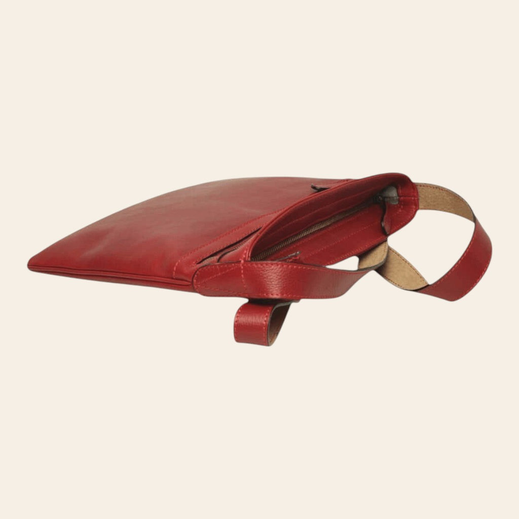 Borsa a tracolla grande rossa in pelle con fascia frontale e tracolla