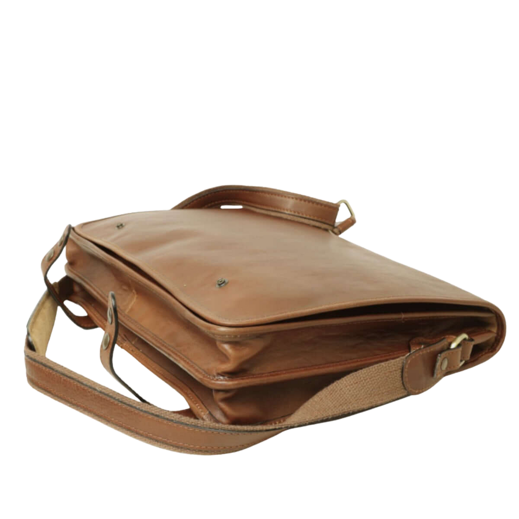 Borsa messenger in vitello castagna con patta superiore e tracolla lunga