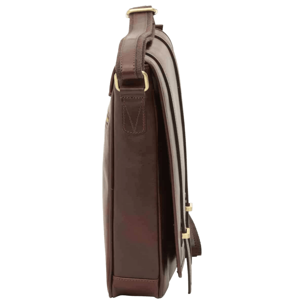 Borsa messenger marrone scuro in pelle vista laterale con fibbia e passante