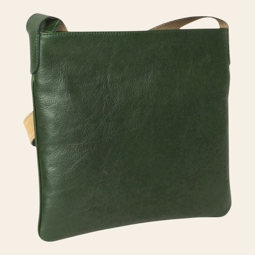 Borsa a tracolla grande in pelle verde, profilo liscio, tracolla con fibbia
