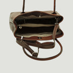 Borsa marrone in pelle con interno capiente e tracolla con moschettoni